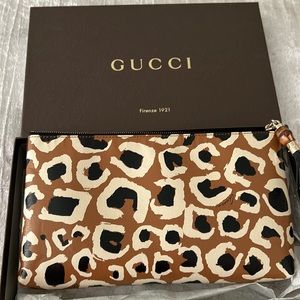 Gucci Leopard Print Bamboo clutch bag